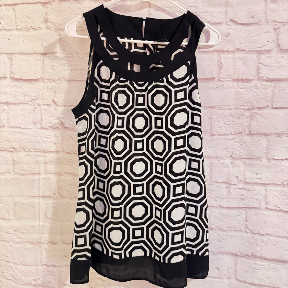 New Directions Sz L black and white geometrical patterned tank top NWT